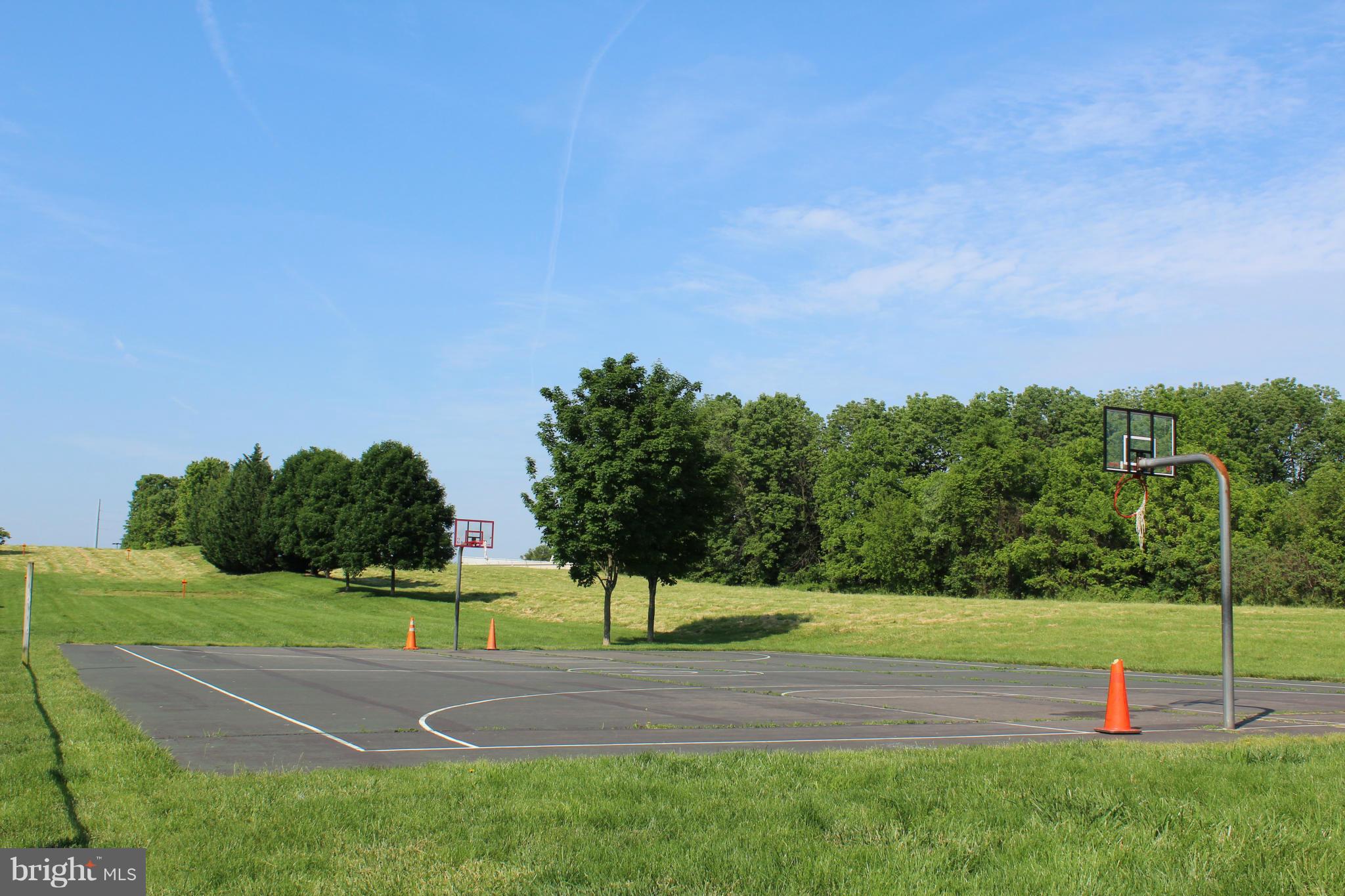10613 Lockerbie Way Manassas, VA 20109 - Photo 27 of 27 a view of a tennis court