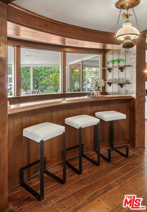 814 Foothill Road Beverly Hills, CA 90210 - Photo 20 of 44 a dining area with a table and chairs