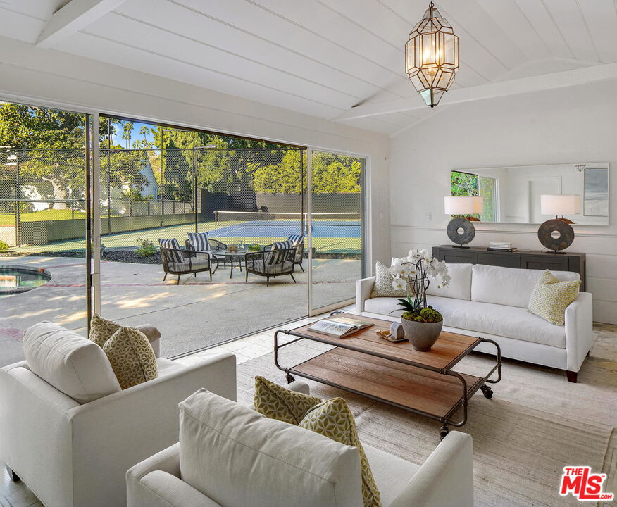 814 Foothill Road Beverly Hills, CA 90210 - Photo 38 of 44