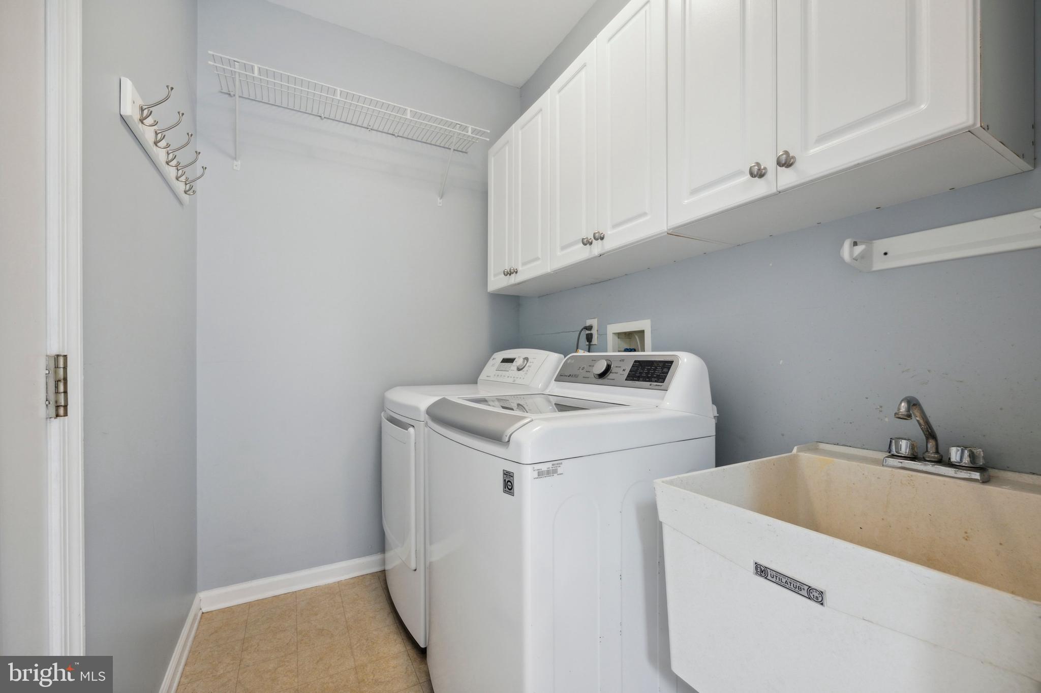 411 Knolls Road West Chester, PA 19382 - Photo 32 of 34 laundry units