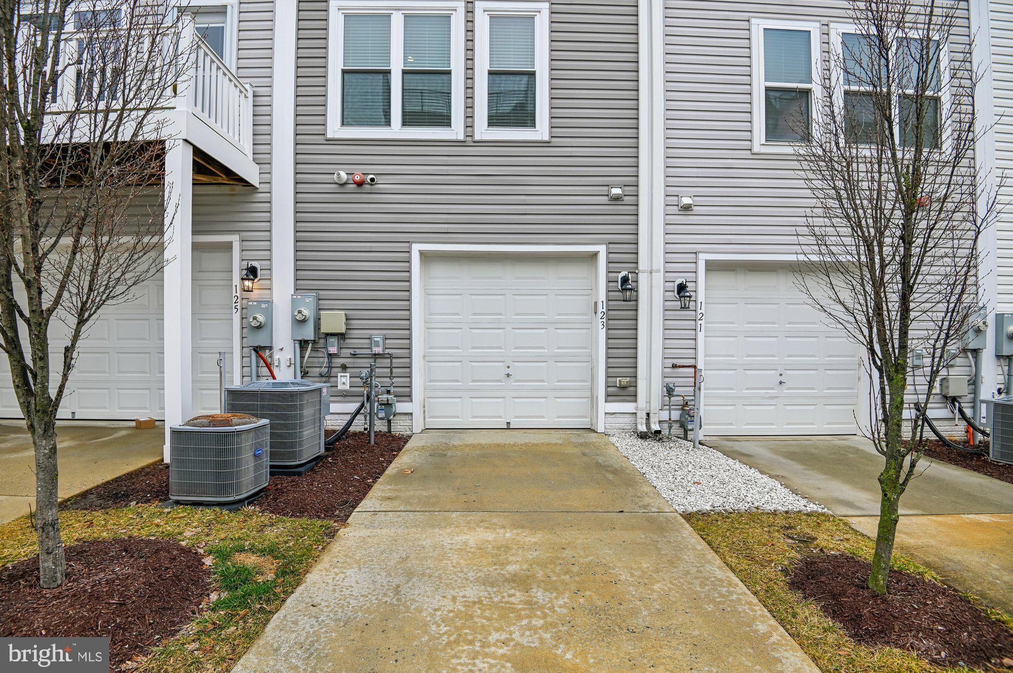 123 Lejeune Way Annapolis, MD 21401 - Photo 8 of 43 a front view of a house with porch