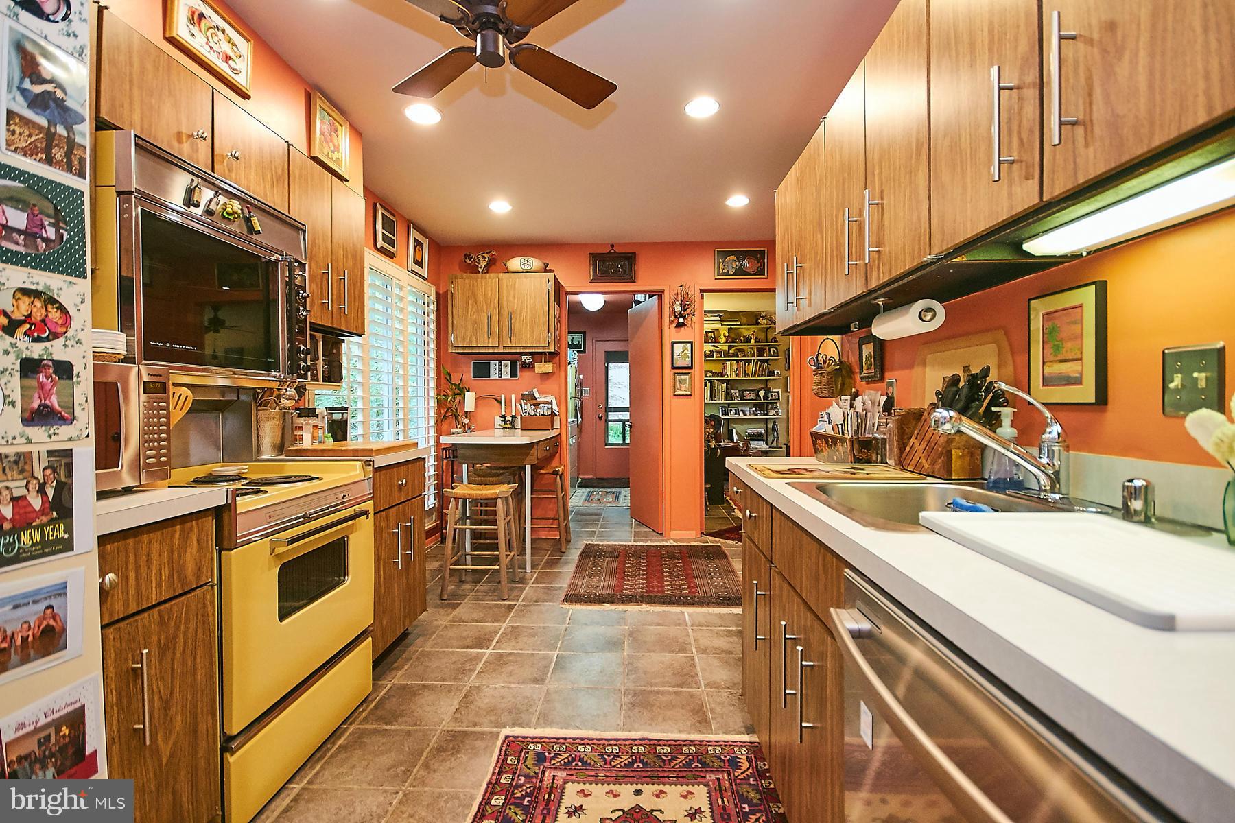 1422 Aldenham Lane Reston, VA 20190 - Photo 11 of 30 Kitchen