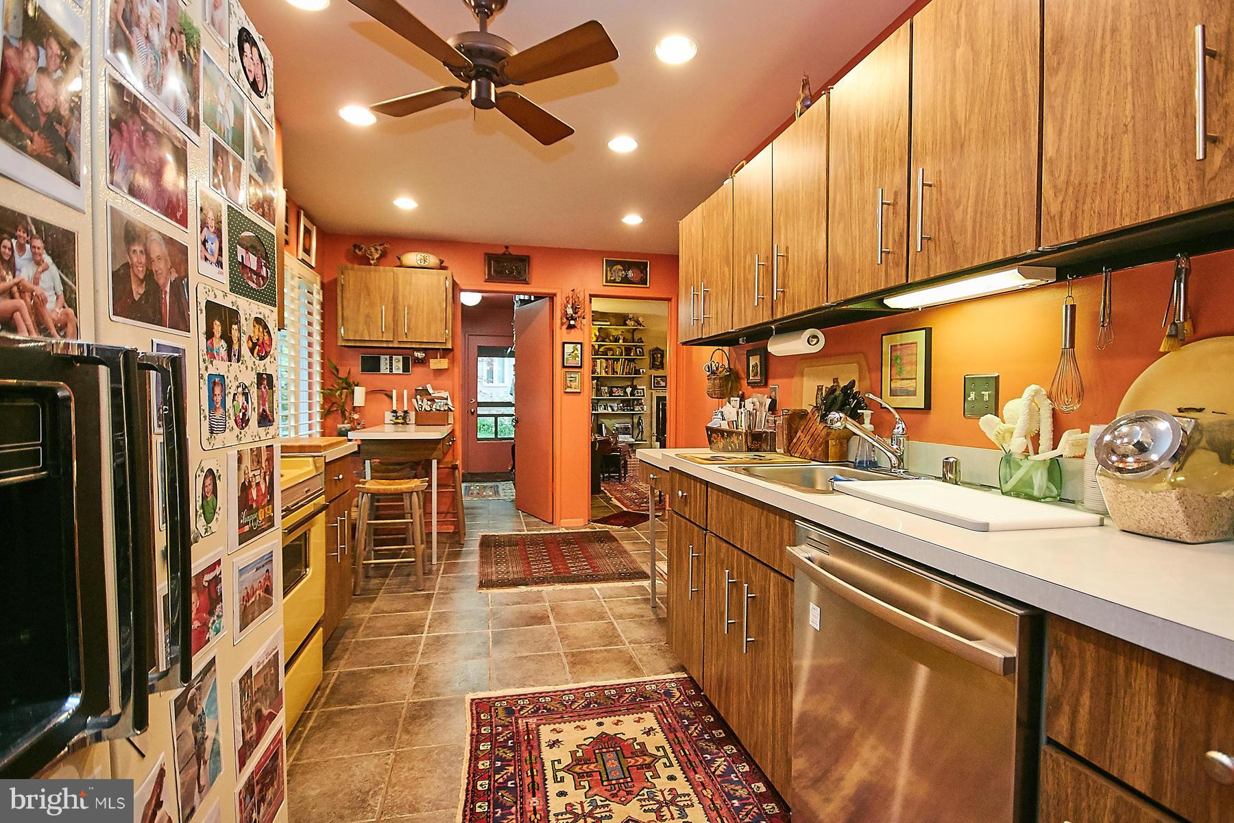 1422 Aldenham Lane Reston, VA 20190 - Photo 12 of 30 Kitchen