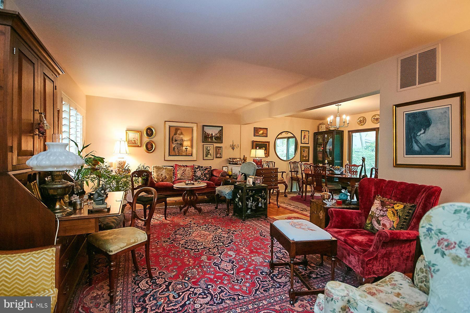 1422 Aldenham Lane Reston, VA 20190 - Photo 6 of 30 Living Room