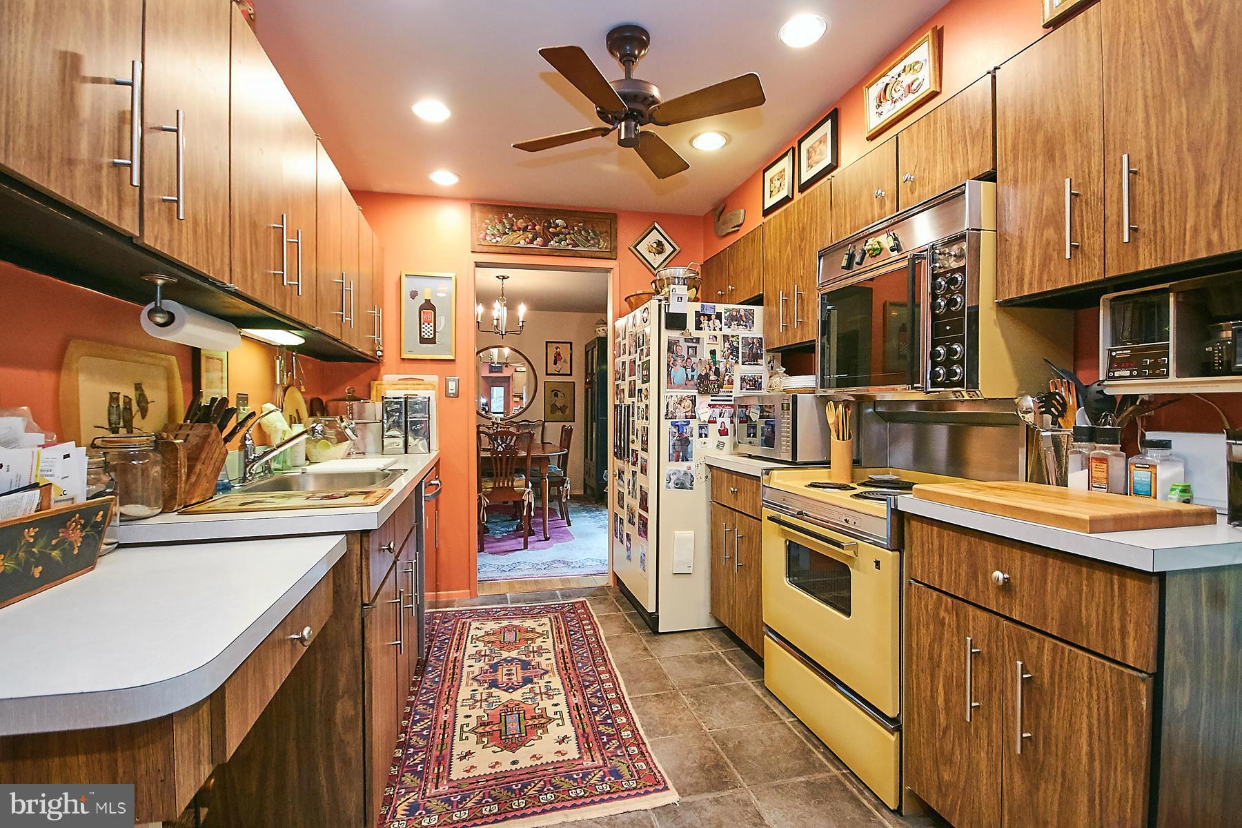 1422 Aldenham Lane Reston, VA 20190 - Photo 10 of 30 Kitchen