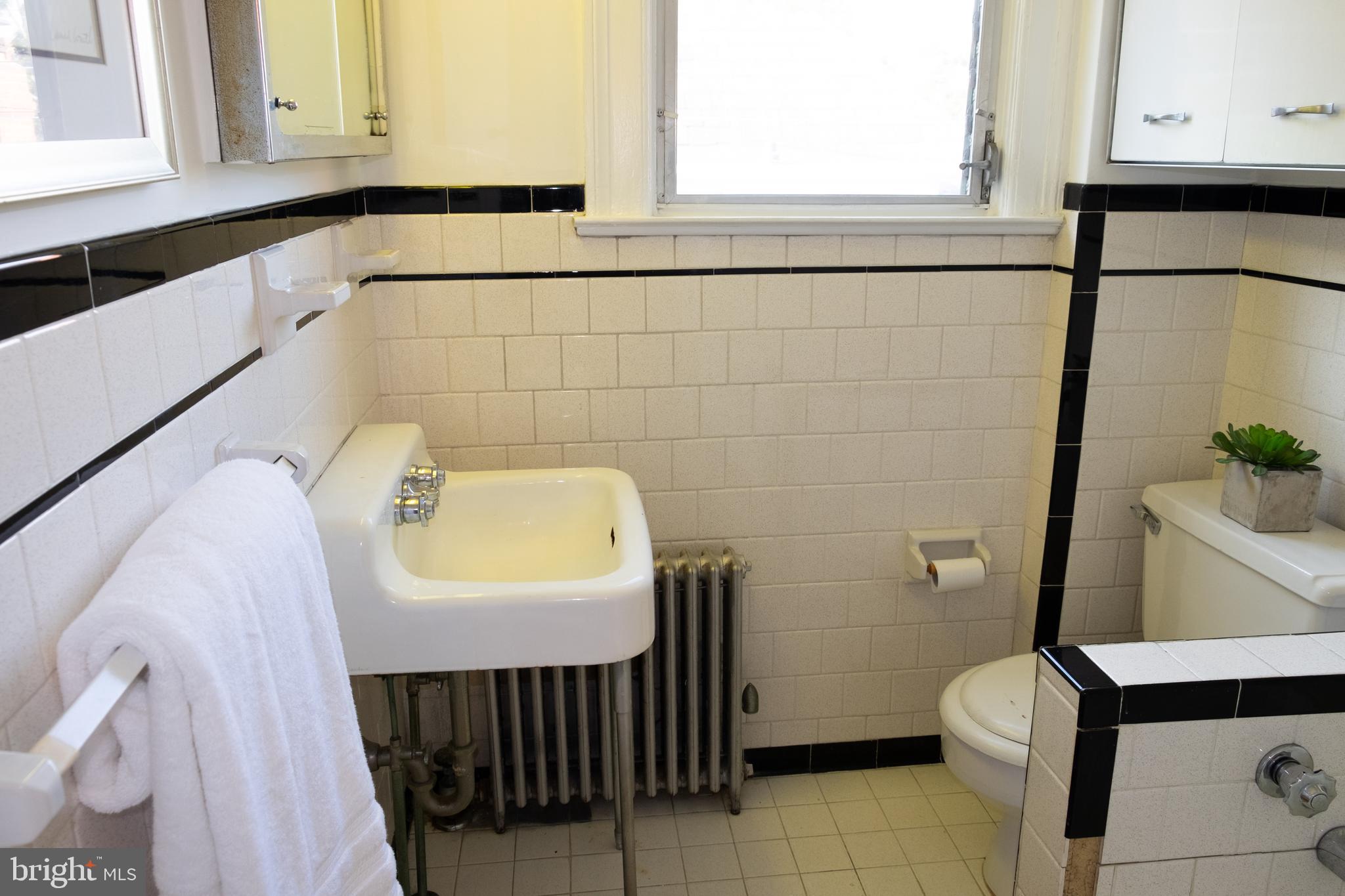 3931 Cloverhill Road Baltimore, MD 21218 - Photo 22 of 32 3rd Level Bath
