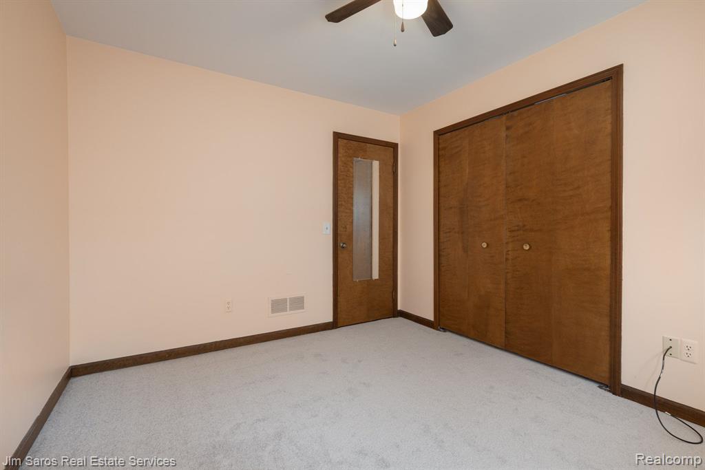 1769 Hampton Road Grosse Pointe Woods, MI 48236 - Photo 20 of 27