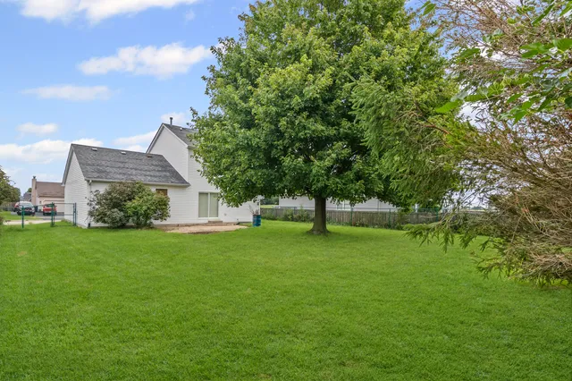 a view of a house with a backyard