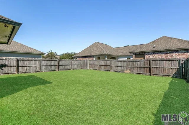 $2,000 | 9541 Summer Pointe Avenue, Baton Rouge, LA 70810