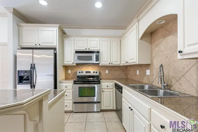 $2,000 | 9541 Summer Pointe Avenue, Baton Rouge, LA 70810