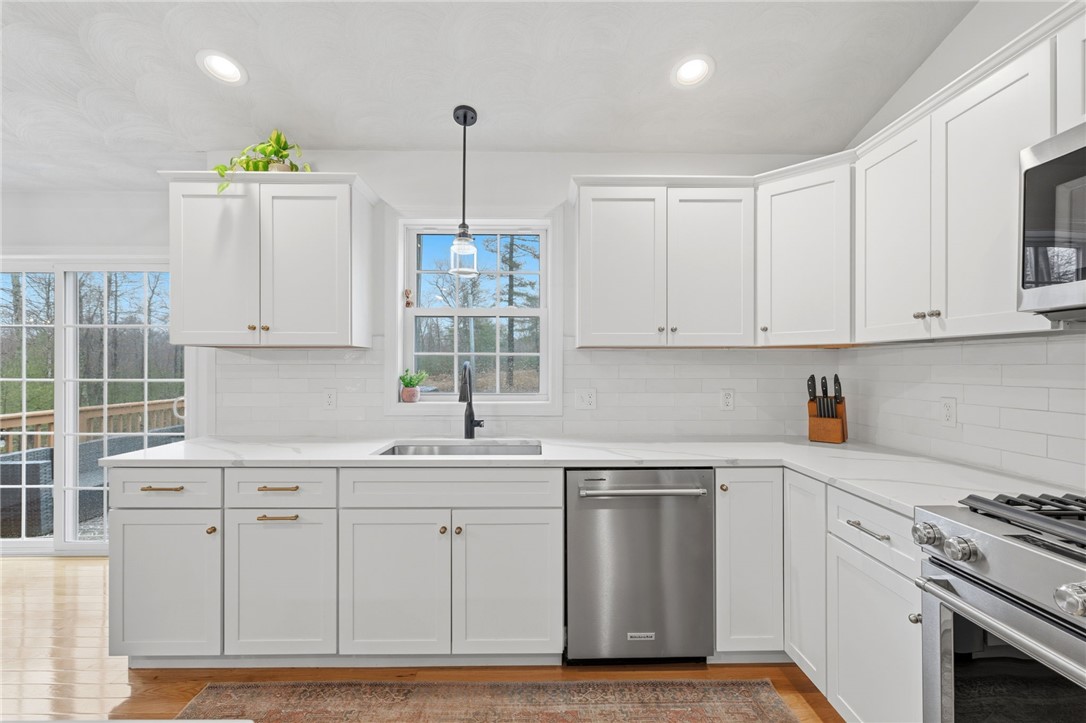 380 Ledge Road Coventry, RI 02816 - Photo 21 of 50