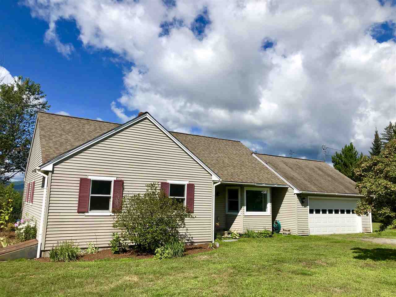 10 Bedford Road Piermont, NH 03779 - Photo 1 of 16 Gallery Image 1