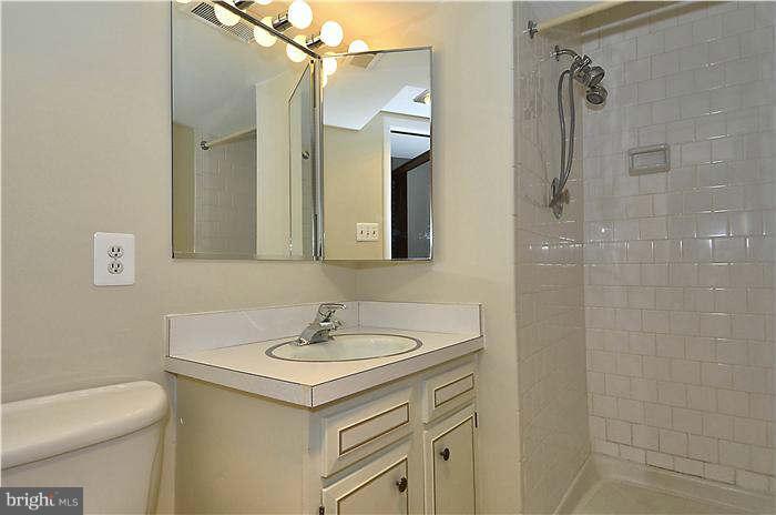 10005 Ormond Road Potomac, MD 20854 - Photo 12 of 29 Bath