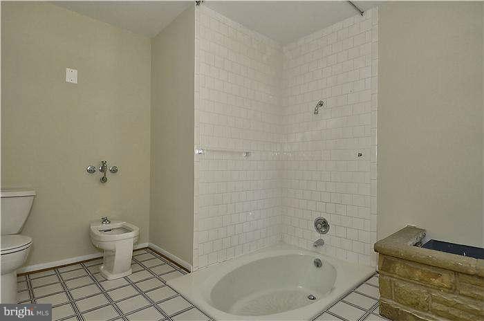 10005 Ormond Road Potomac, MD 20854 - Photo 17 of 29 Bath (Master)