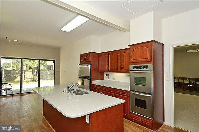 10005 Ormond Road Potomac, MD 20854 - Photo 9 of 29 Kitchen