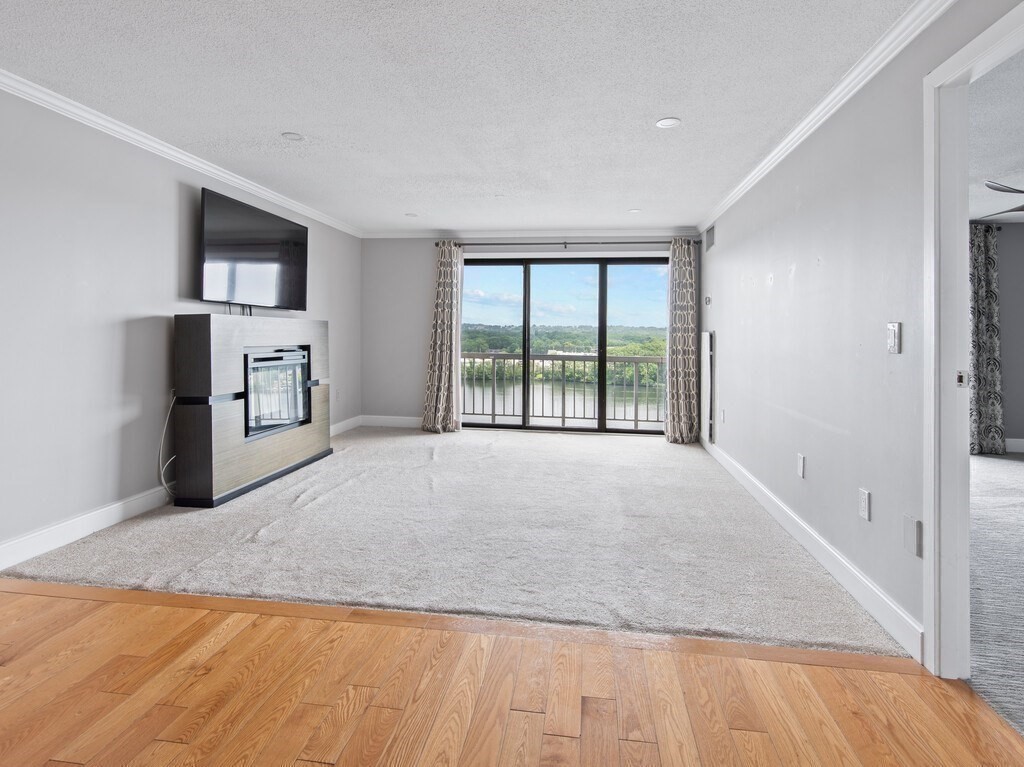 65 Lake Avenue, Unit 831 Worcester, MA 01604 - Photo 12 of 39 a big room with windows and closet