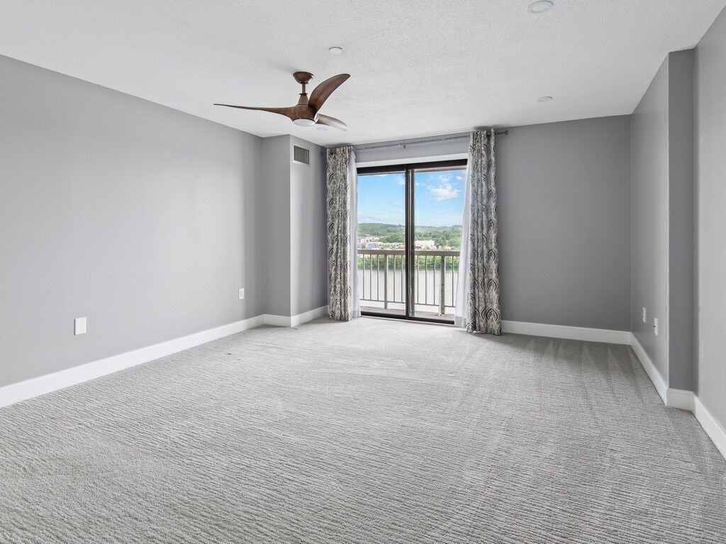 65 Lake Avenue, Unit 831 Worcester, MA 01604 - Photo 20 of 39 a view of an empty room with a window