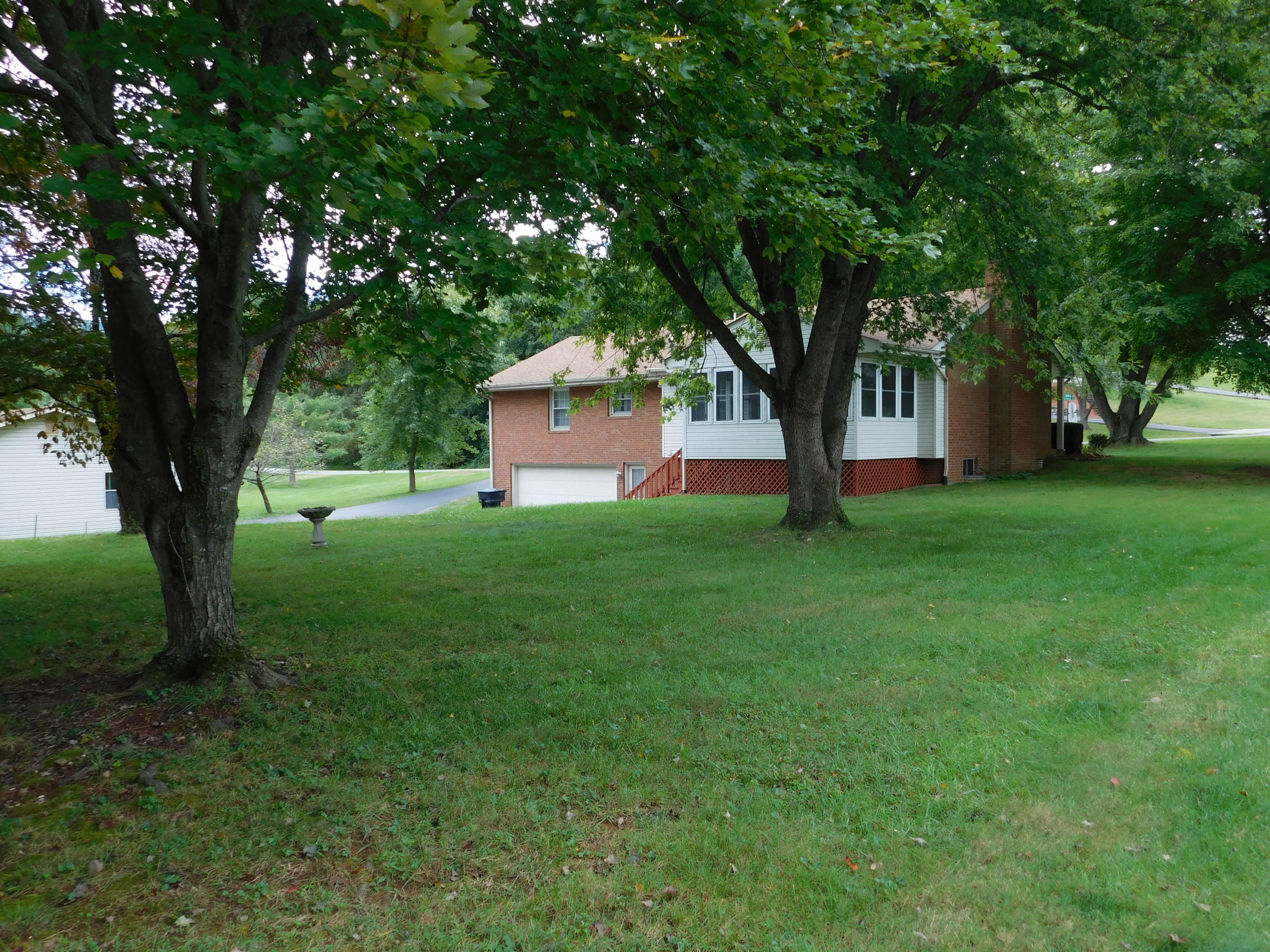 4643 Huntridge Road Roanoke, VA 24012 - Photo 50 of 59 Back of home