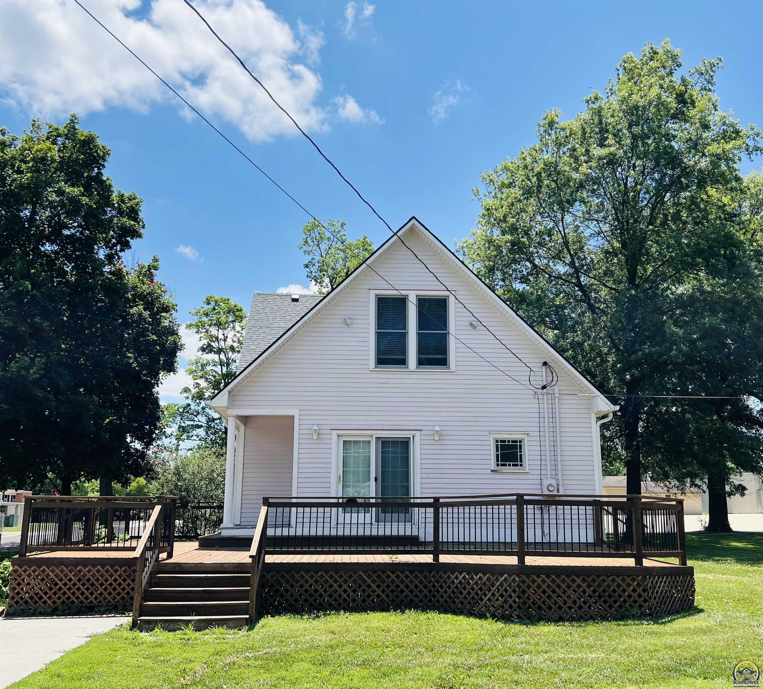 703 Pioneer Street Seneca, KS 66538 - Photo 8 of 40