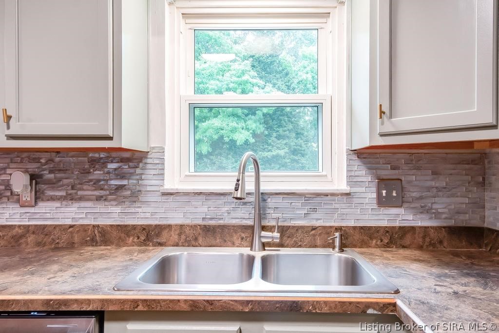 4011 Hunters Trail Floyds Knobs, IN 47119 - Photo 25 of 79