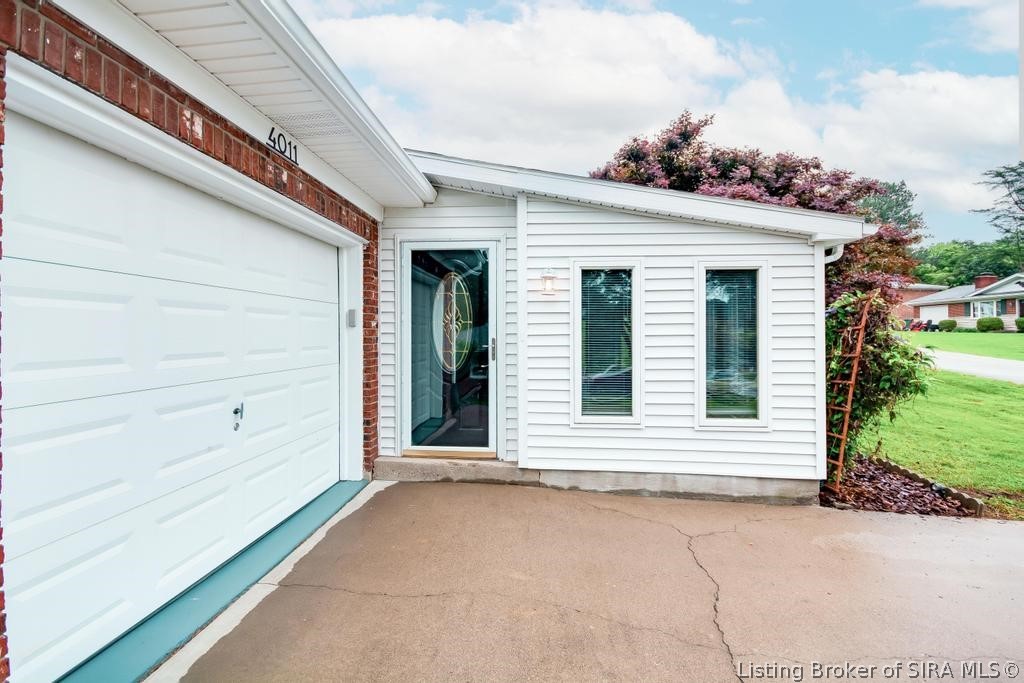 4011 Hunters Trail Floyds Knobs, IN 47119 - Photo 4 of 79