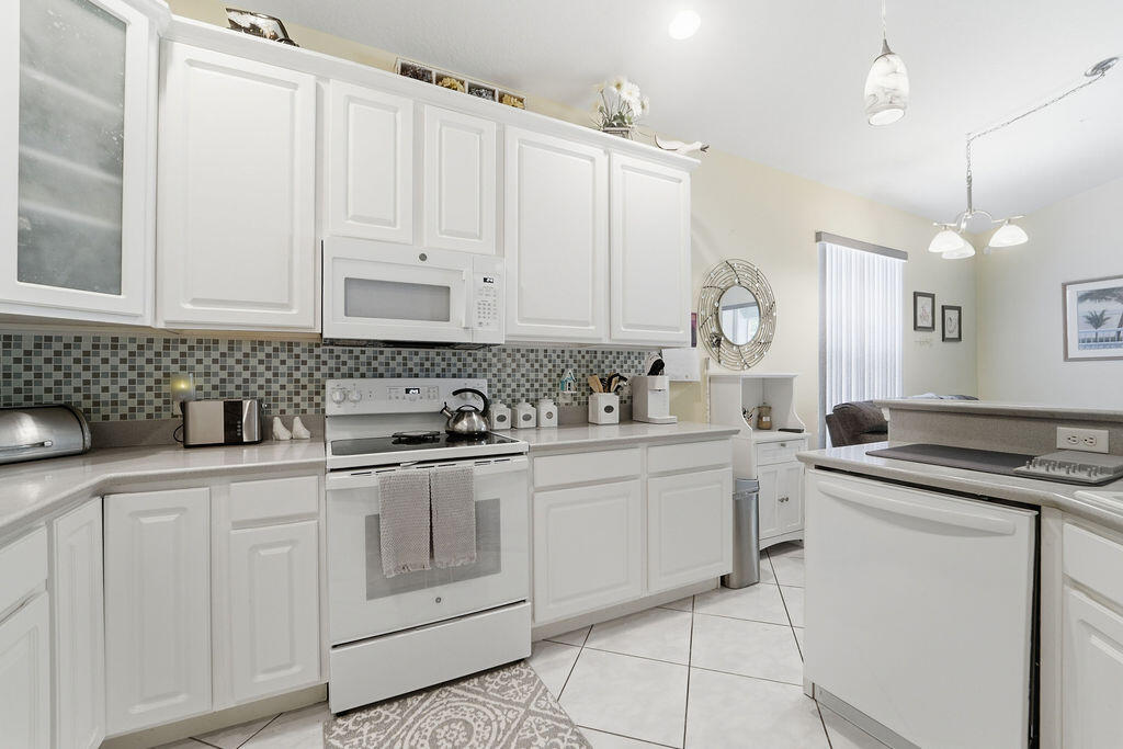 17664 Cinquez Park Road West Jupiter, FL 33458 - Photo 3 of 24 042926-250