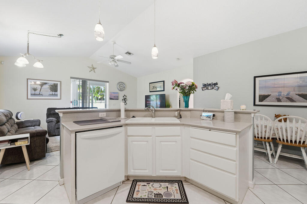 17664 Cinquez Park Road West Jupiter, FL 33458 - Photo 4 of 24 042926-243