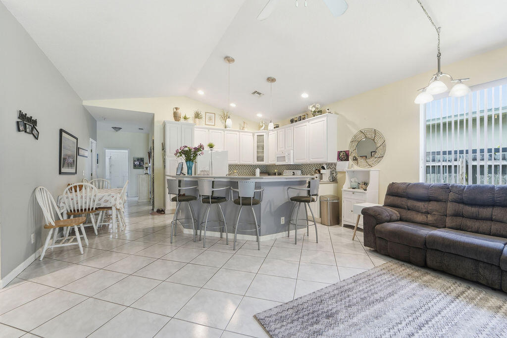 17664 Cinquez Park Road West Jupiter, FL 33458 - Photo 7 of 24 042926-132
