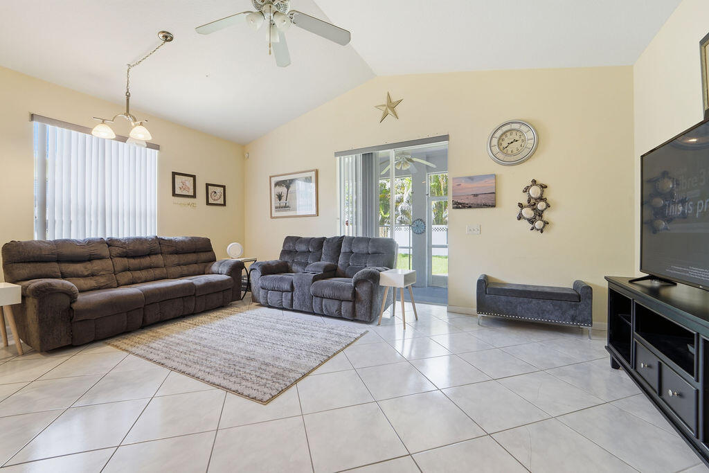 17664 Cinquez Park Road West Jupiter, FL 33458 - Photo 8 of 24 042926-23