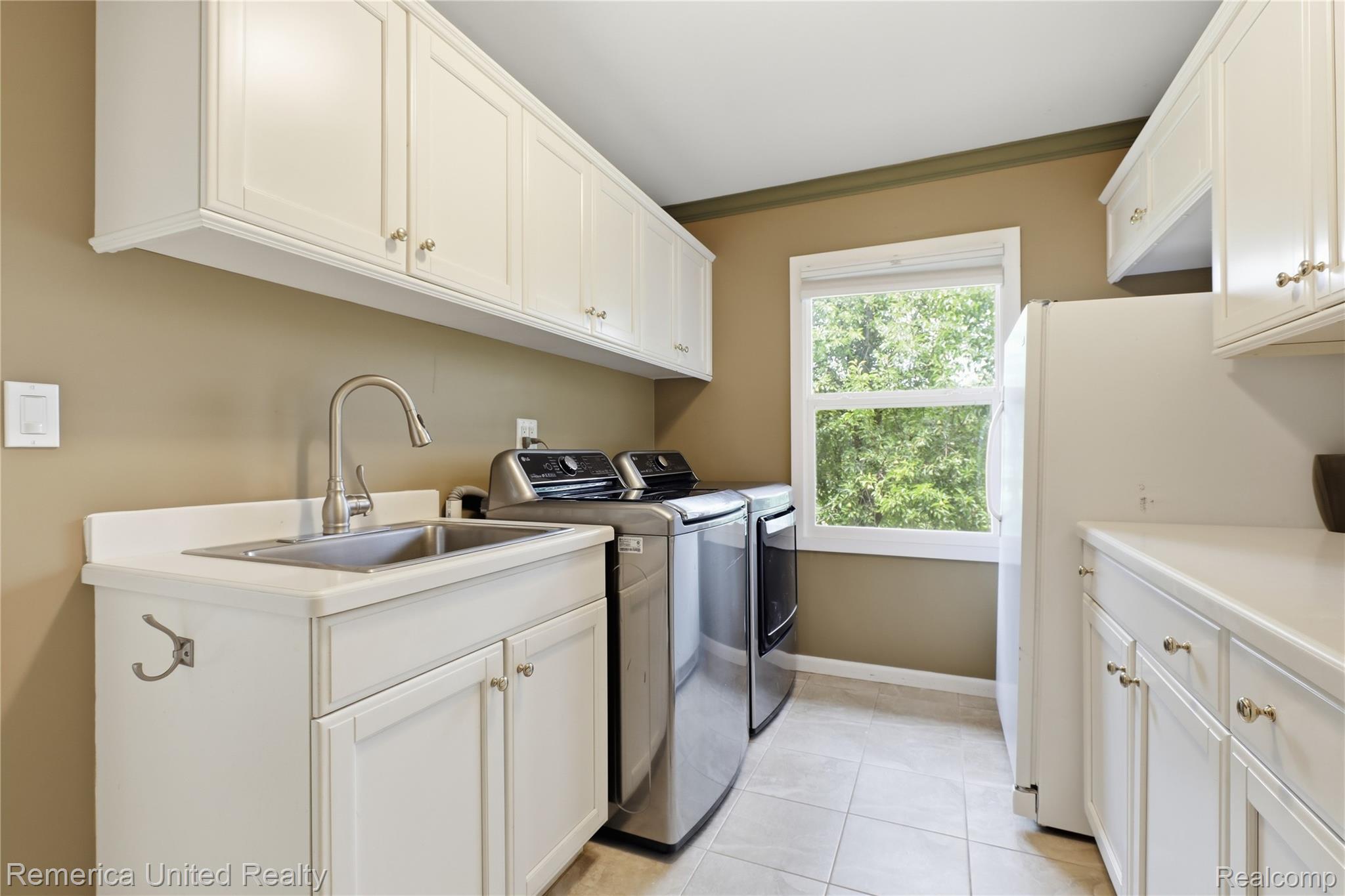 12825 Larkins Road Brighton, MI 48114 - Photo 4 of 79 IMG_3218.JPG
