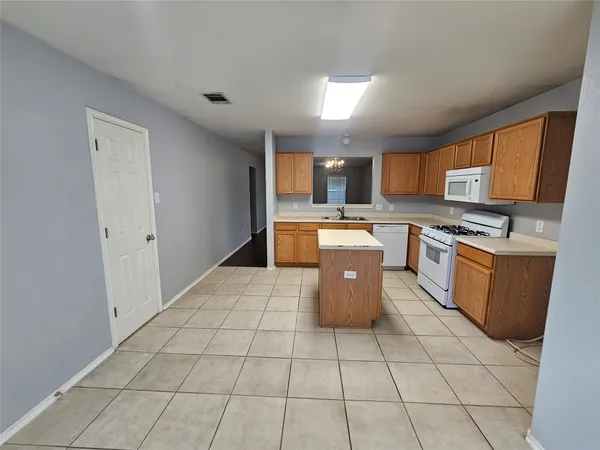 $1,795 | 201 Bluebonnet Trail, Leander, TX 78641