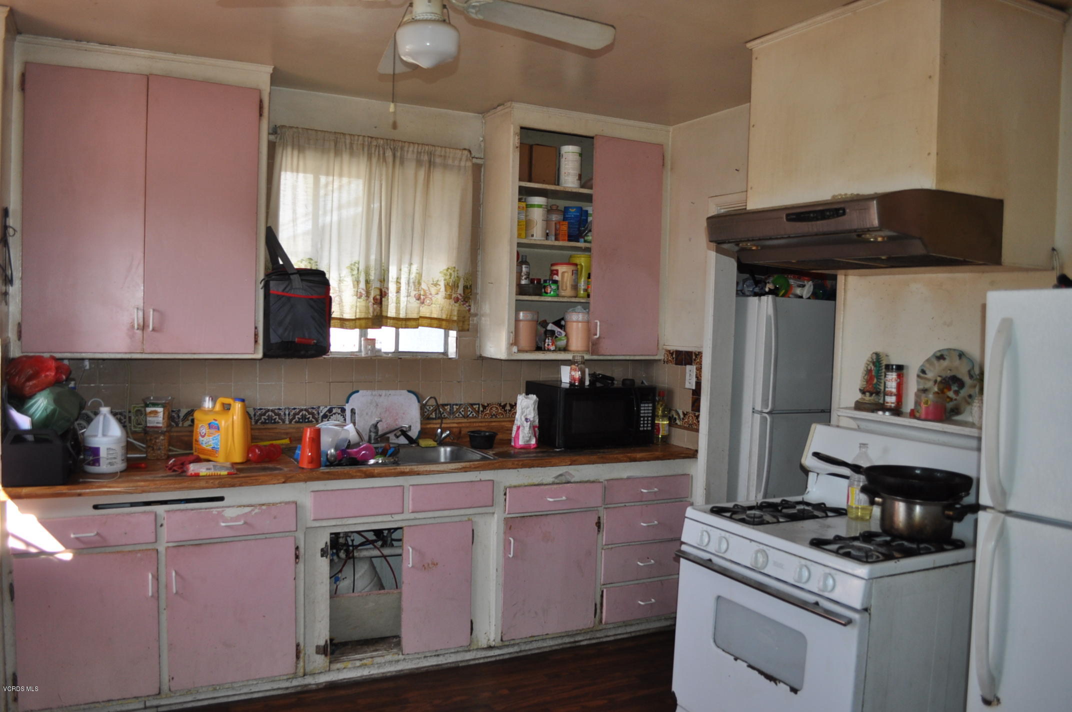 215 East Pleasant Valley Road Oxnard, CA 93033 - Photo 2 of 6 2