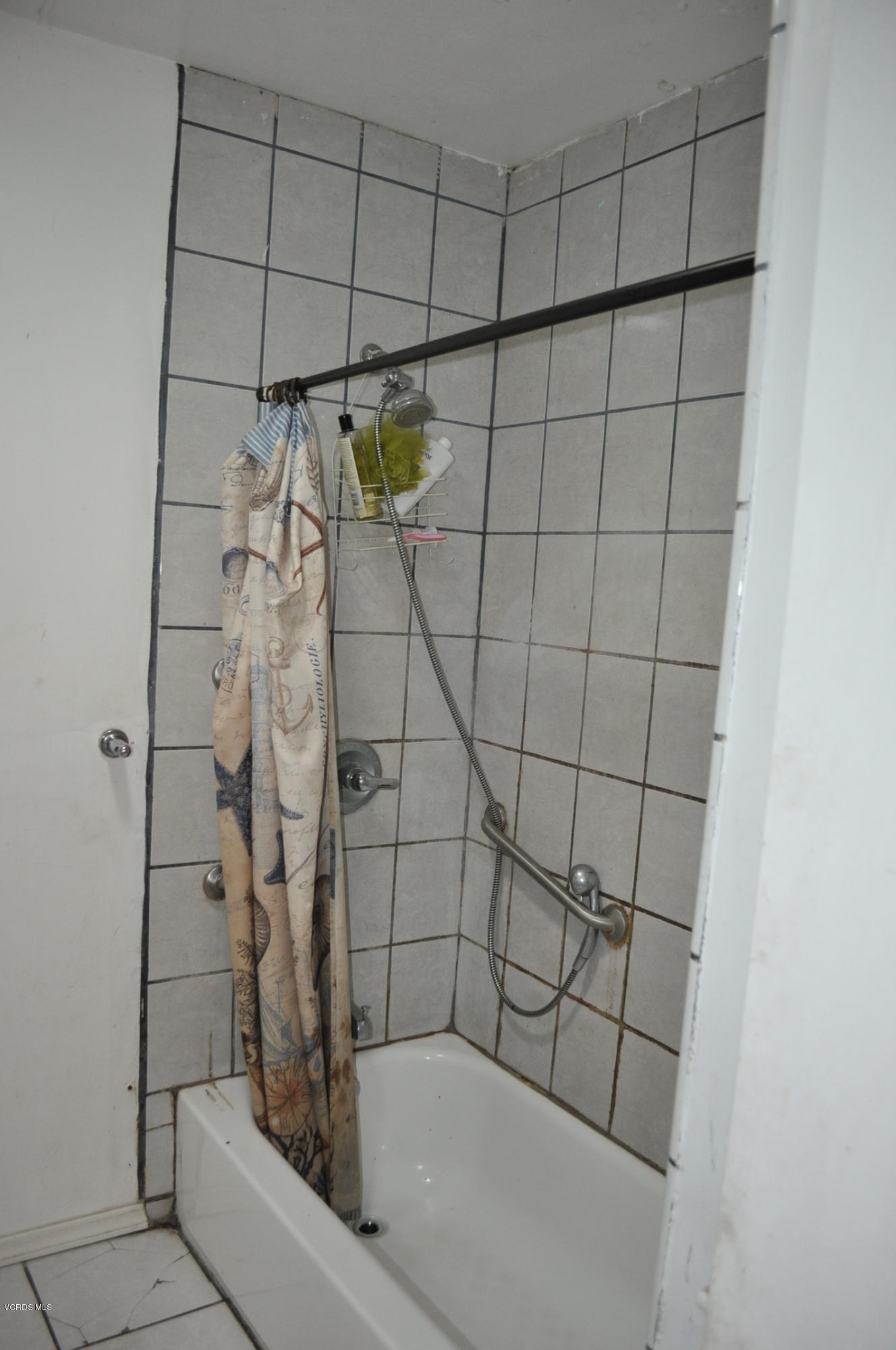215 East Pleasant Valley Road Oxnard, CA 93033 - Photo 4 of 6 4