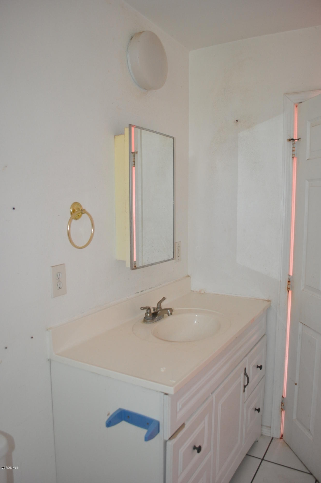 215 East Pleasant Valley Road Oxnard, CA 93033 - Photo 5 of 6 5