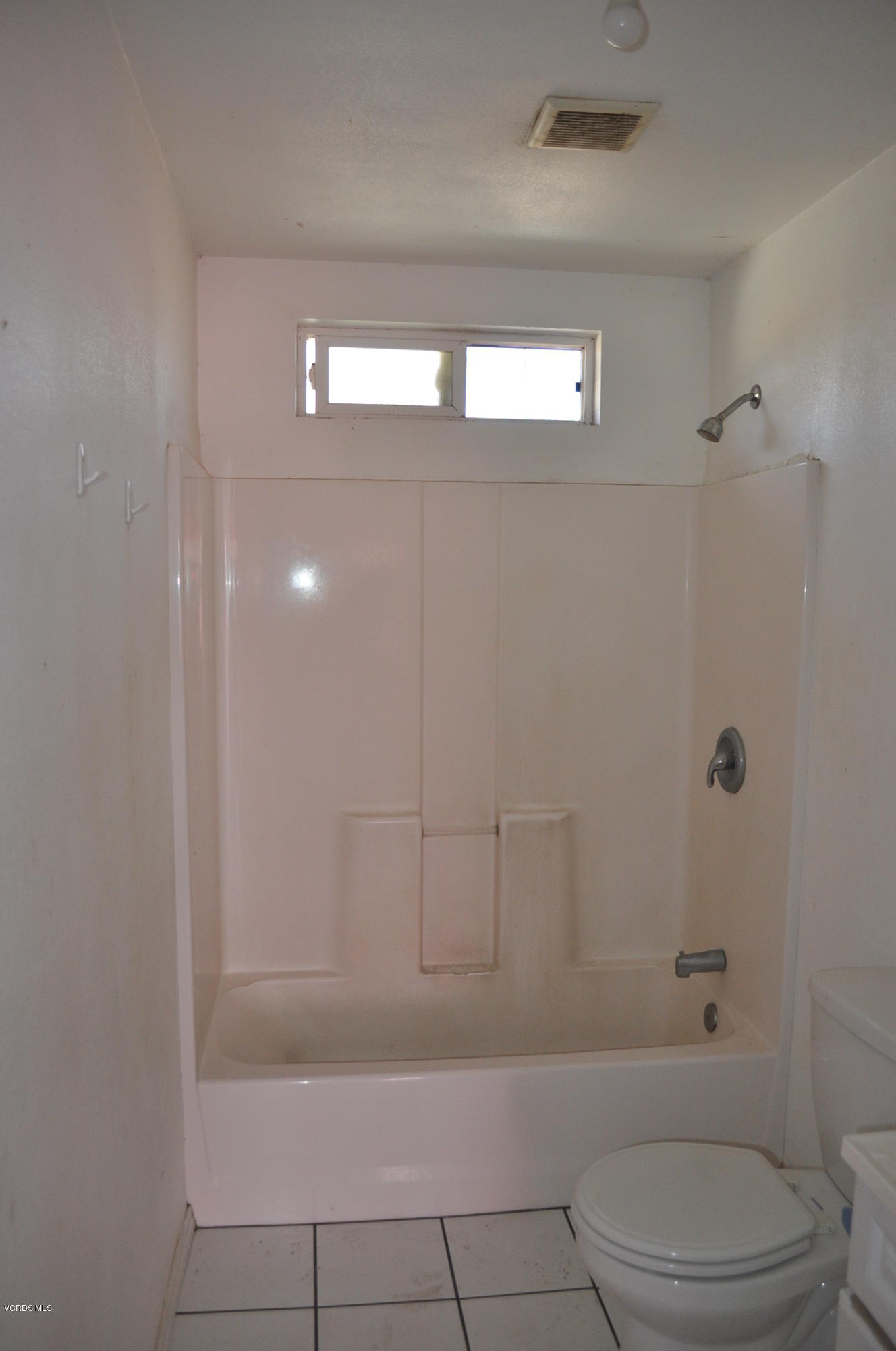 215 East Pleasant Valley Road Oxnard, CA 93033 - Photo 6 of 6 6
