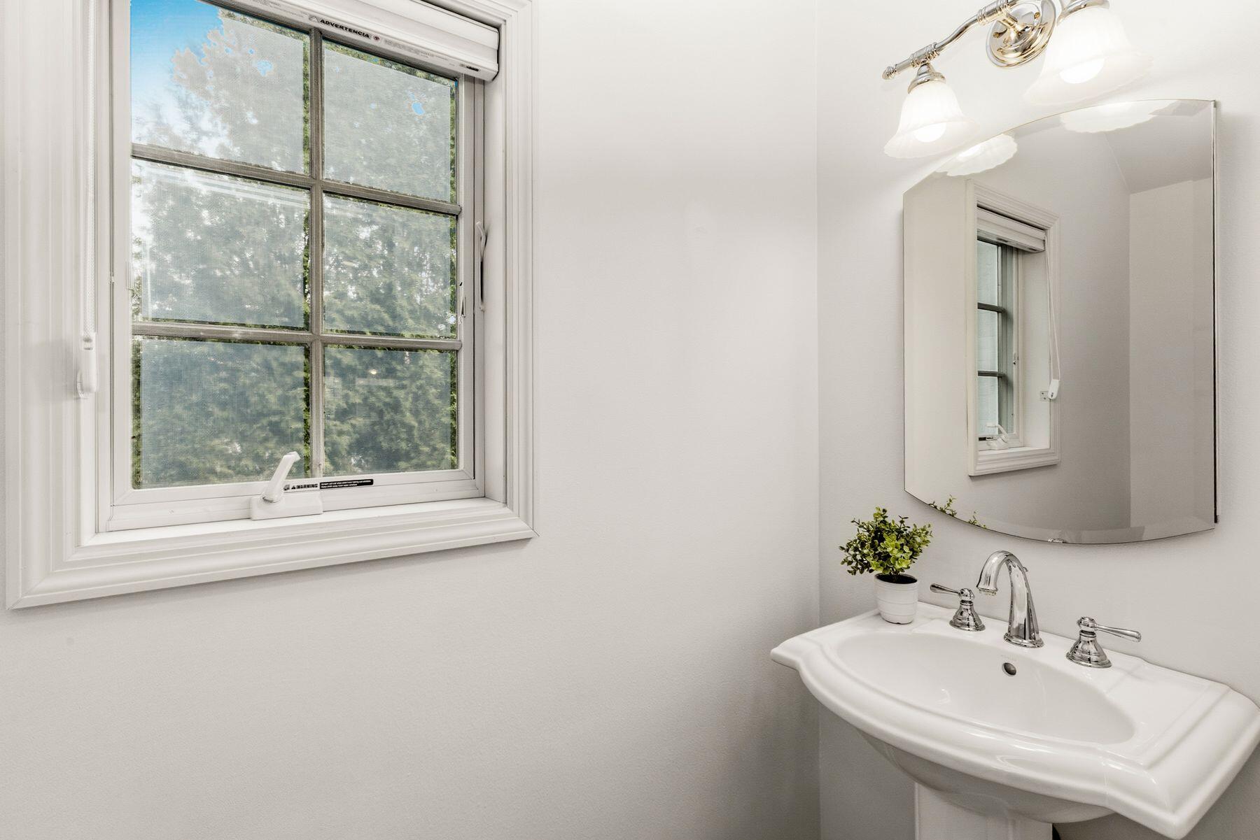 1350 Blue Ridge Boulevard Elm Grove, WI 53122 - Photo 18 of 35 Half Bath - Main Floor