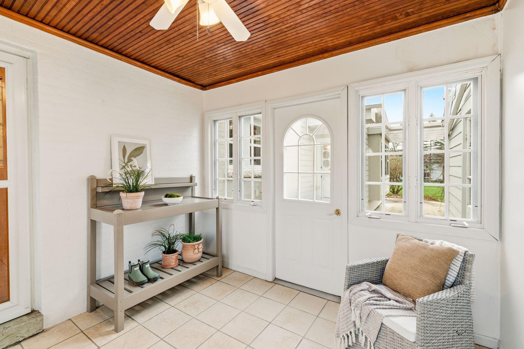 1350 Blue Ridge Boulevard Elm Grove, WI 53122 - Photo 24 of 35 Charming Breezeway