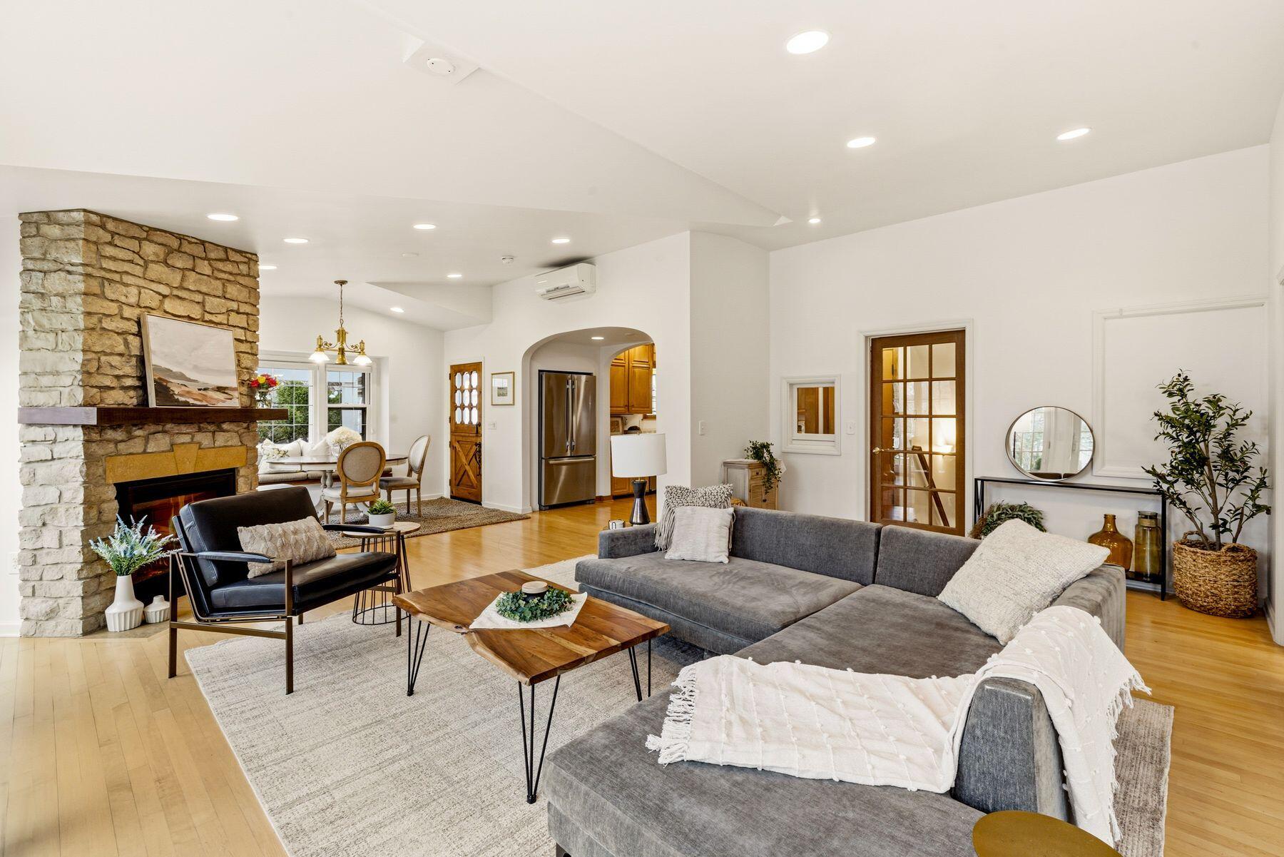 1350 Blue Ridge Boulevard Elm Grove, WI 53122 - Photo 4 of 35 Family Room