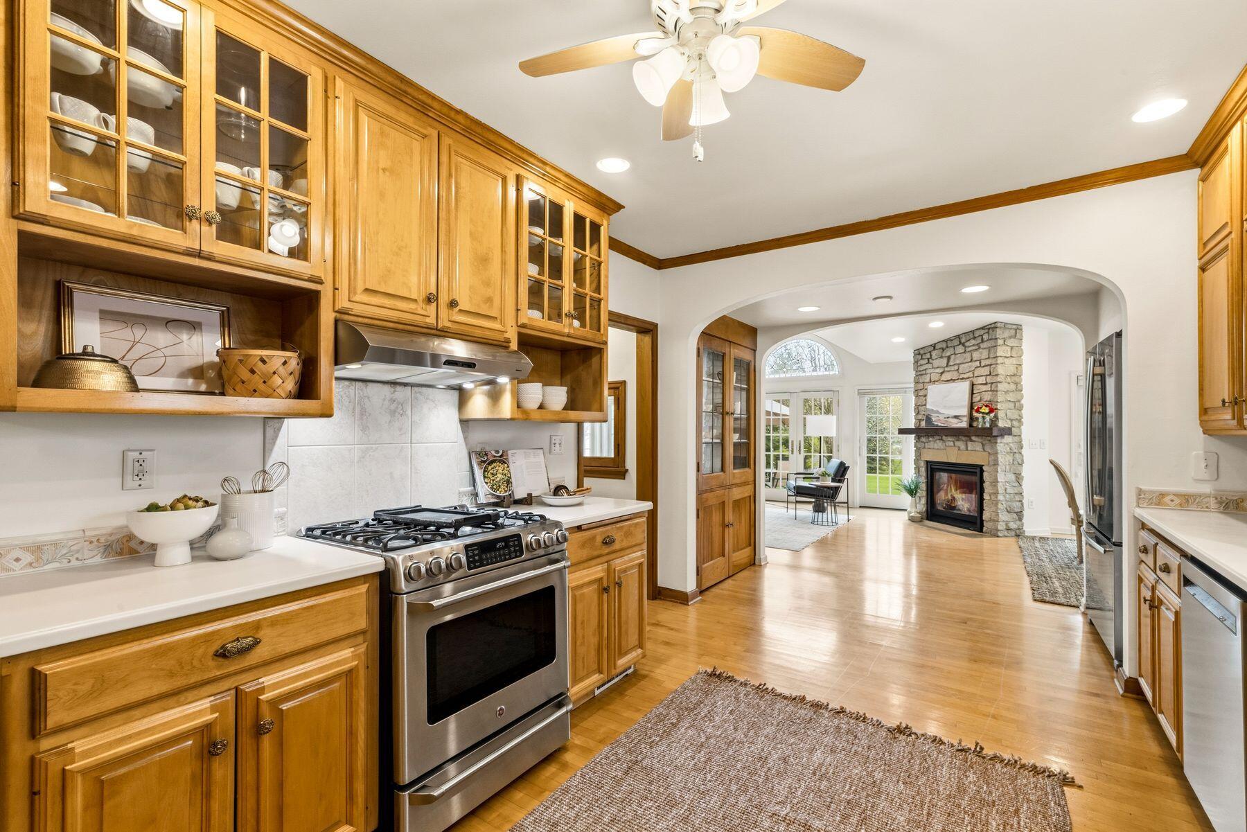 1350 Blue Ridge Boulevard Elm Grove, WI 53122 - Photo 10 of 35 Kitchen with More Built-ins