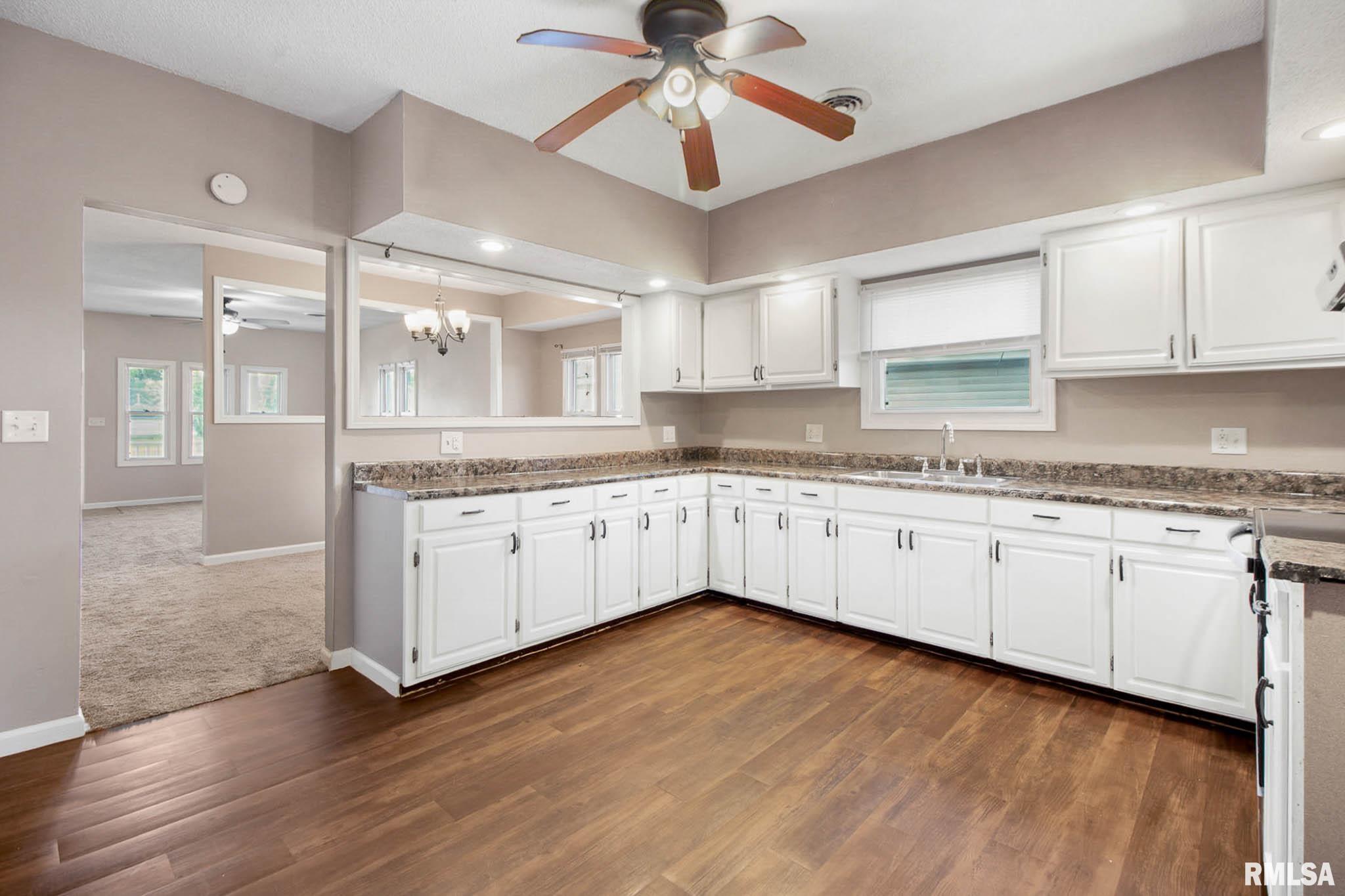 1104 East Reeves Street Marion, IL 62959 - Photo 6 of 23 Gallery Image 6