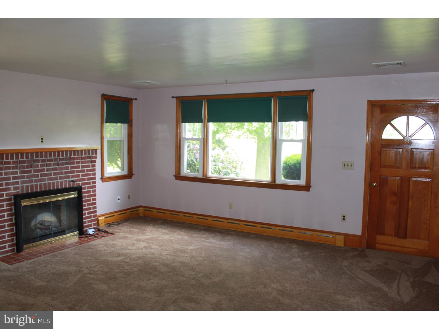 308 Brownbacks Church Road Spring City, PA 19475 - Photo 4 of 21 Living Room