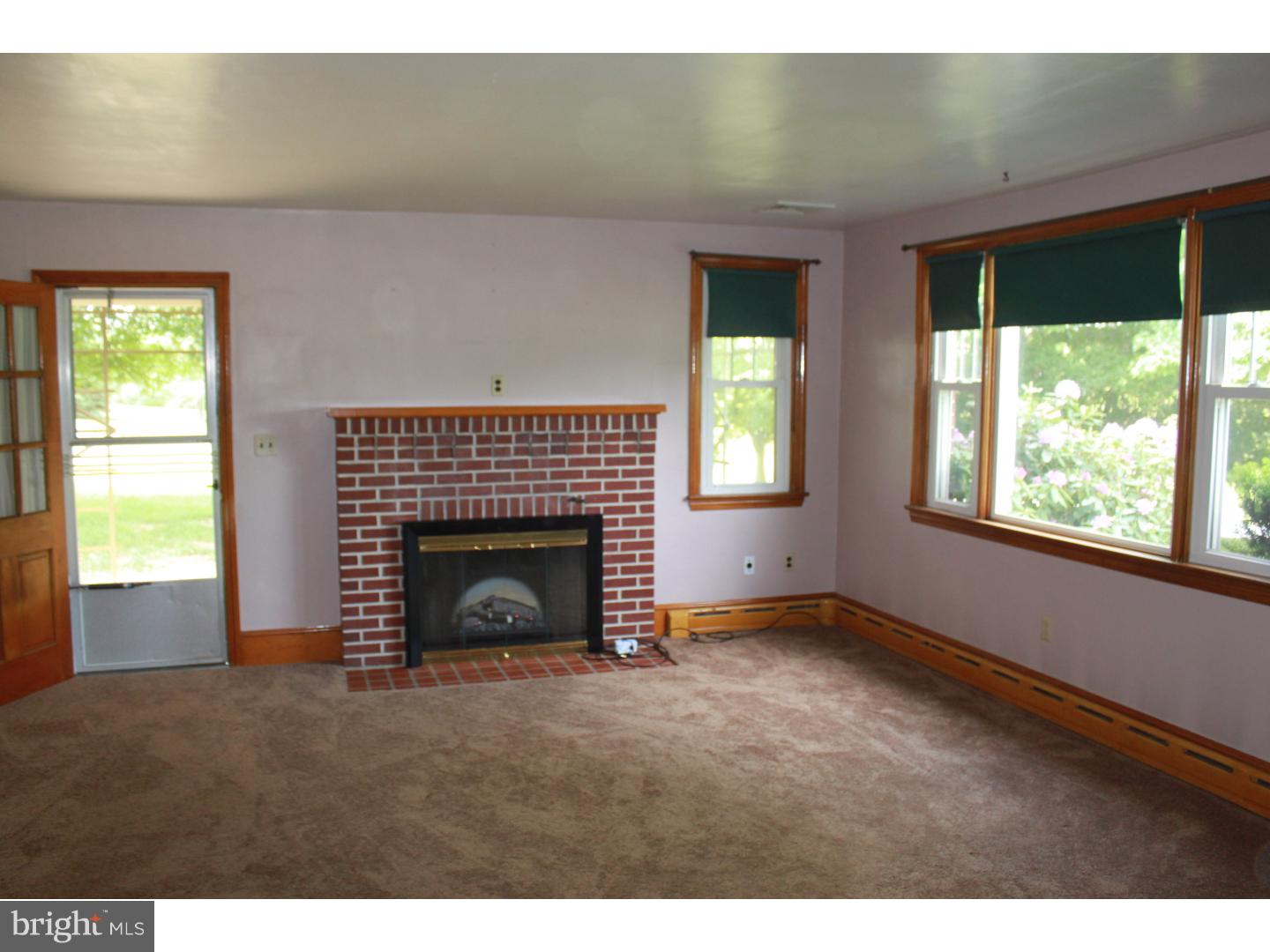 308 Brownbacks Church Road Spring City, PA 19475 - Photo 5 of 21 Living Room