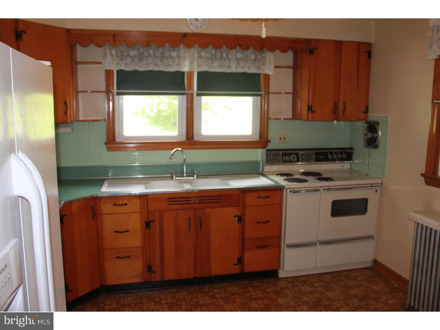 308 Brownbacks Church Road Spring City, PA 19475 - Photo 8 of 21 Kitchen