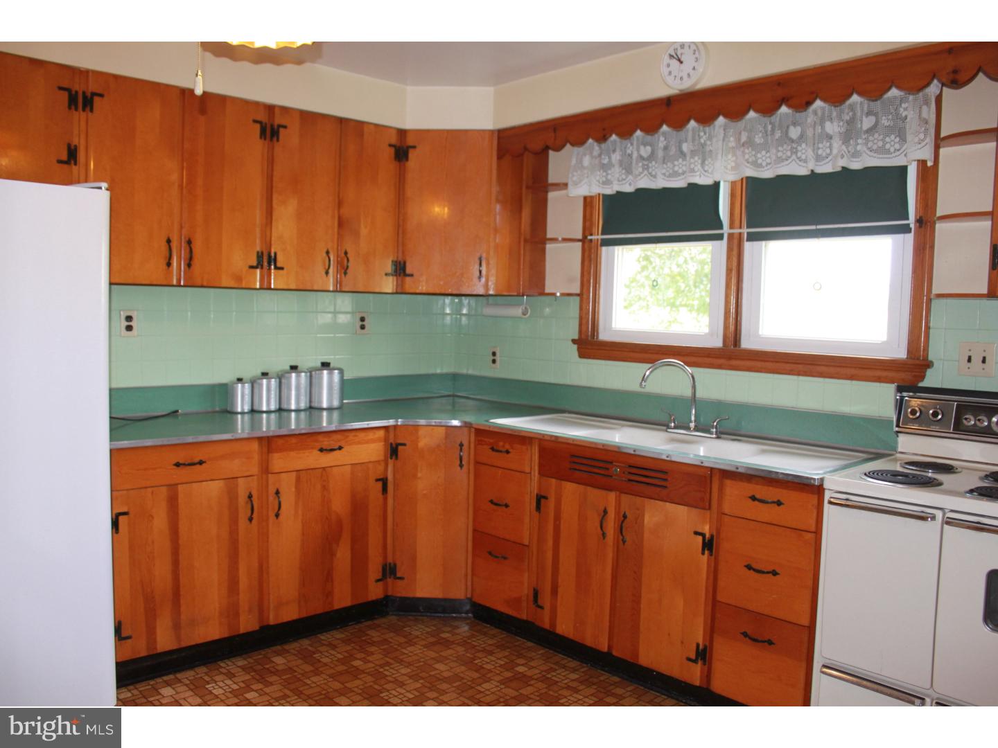 308 Brownbacks Church Road Spring City, PA 19475 - Photo 9 of 21 Kitchen