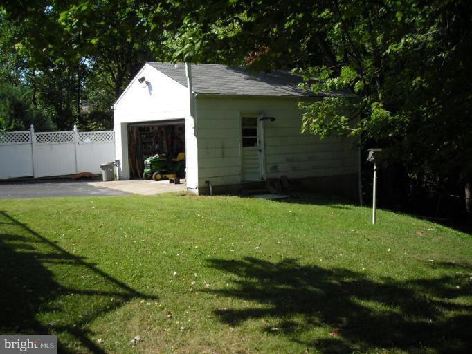 8128 Callo Lane Rosedale, MD 21237 - Photo 3 of 22 Garage 1