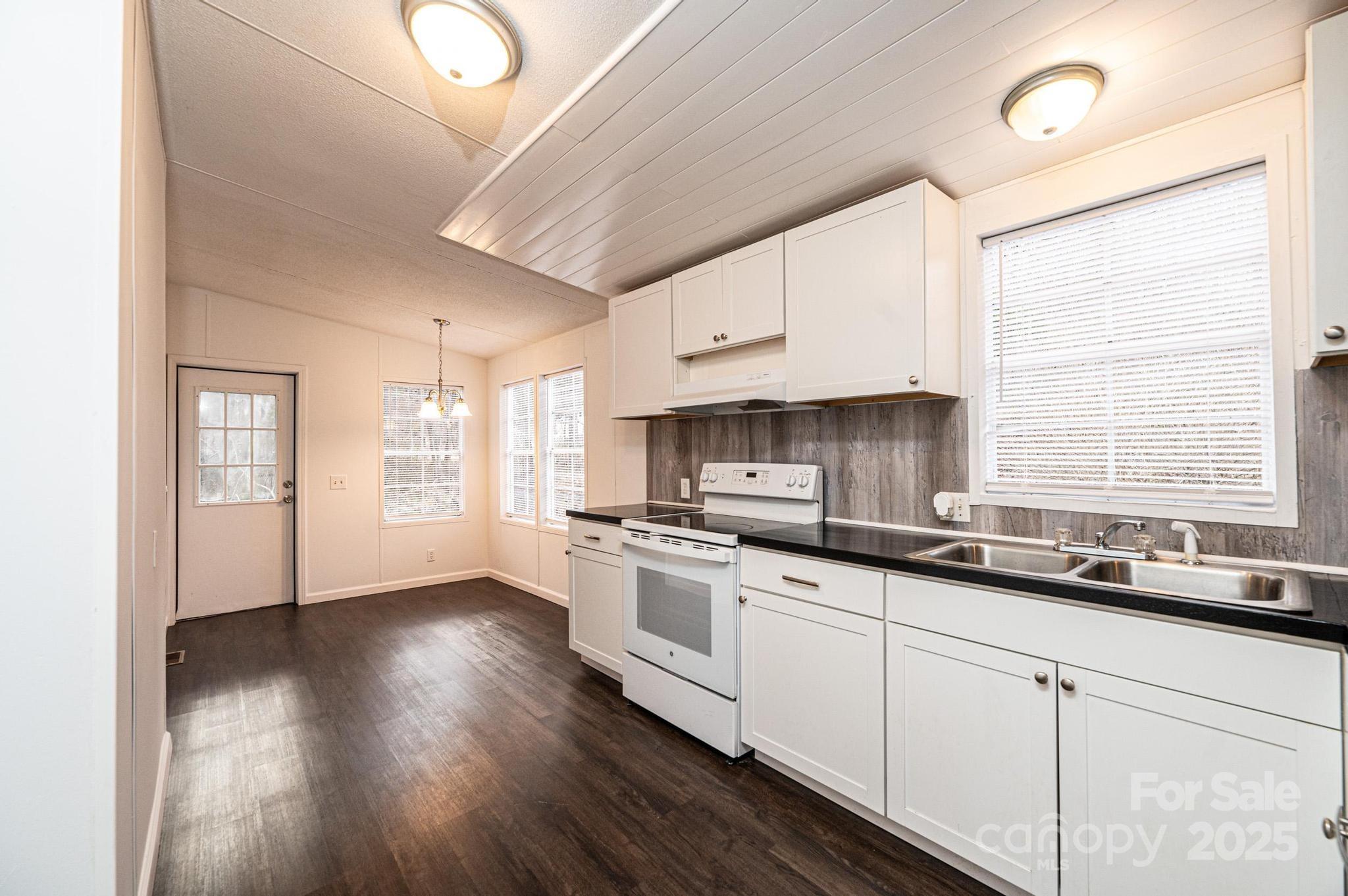 519 Ridgeway Place Southwest Lenoir, NC 28645 - Photo 5 of 18