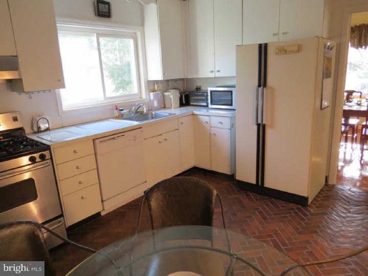 717 Chapel Road Glenside, PA 19038 - Photo 11 of 25 Kitchen