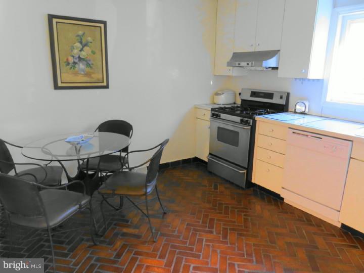 717 Chapel Road Glenside, PA 19038 - Photo 12 of 25 Kitchen