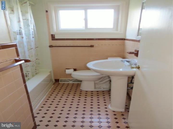 717 Chapel Road Glenside, PA 19038 - Photo 23 of 25 Bathroom