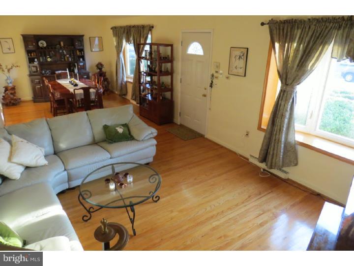717 Chapel Road Glenside, PA 19038 - Photo 7 of 25 Living Room